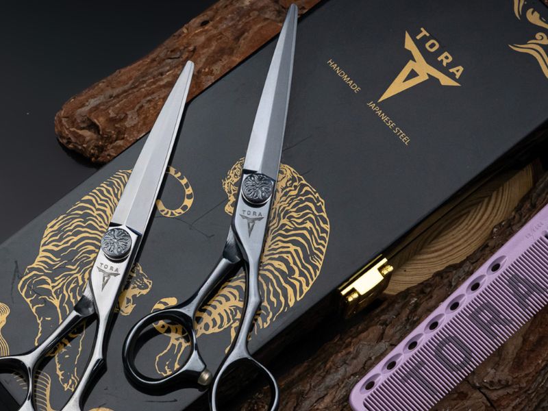 Kéo titan là biểu tượng của dòng kéo cắt tóc cao cấp